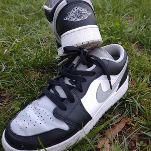 Nike Air Jordán write and Grey